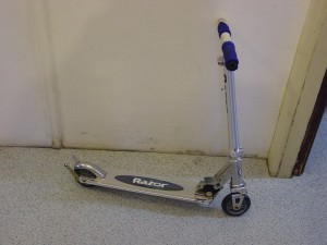 dsc00021 my sons Razor Scooter